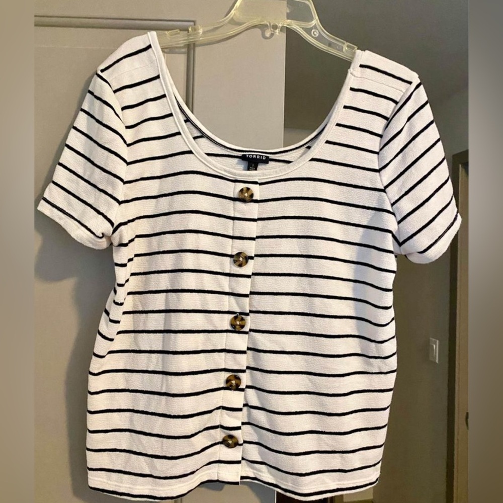 Women’s plus size top from Torrid size 16